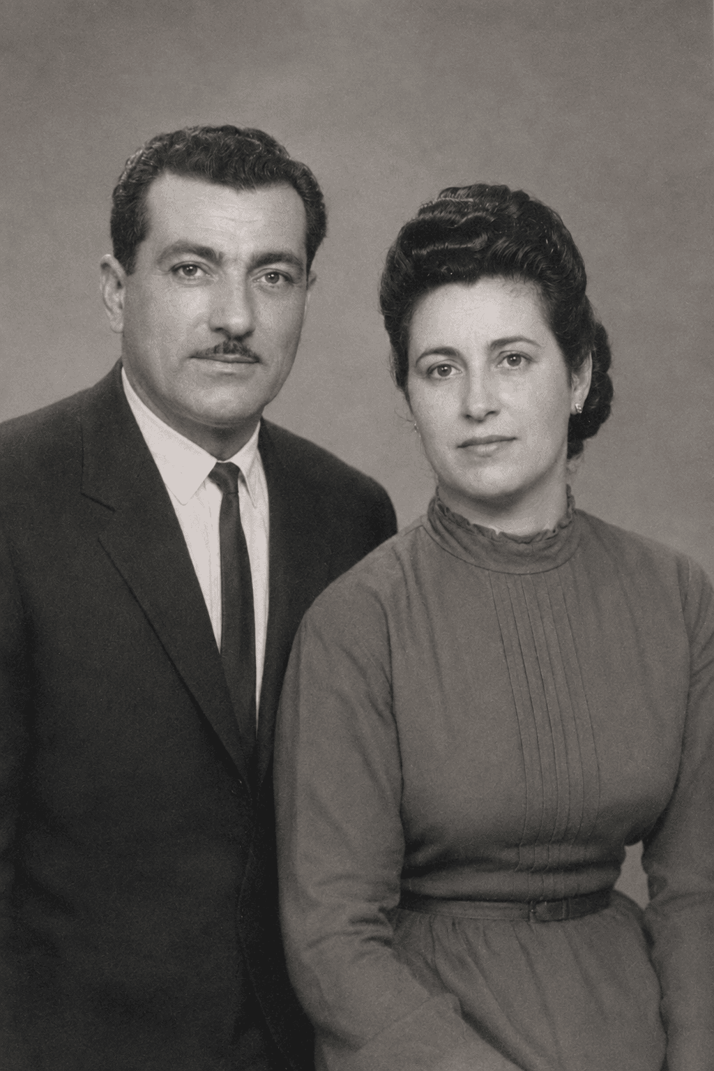 Retrato de estudio de una pareja, años 60 — después